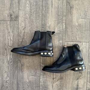 Louise et Cie Venda Embellished Heel Chelsea Boot Black